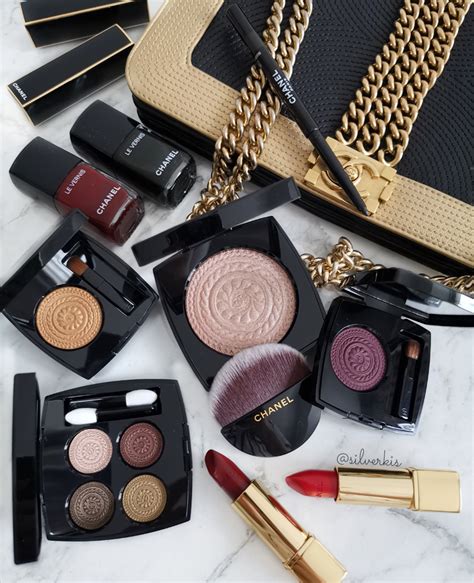 les ornements de chanel p prijs|Chanel Holiday 2019 Makeup Collection .